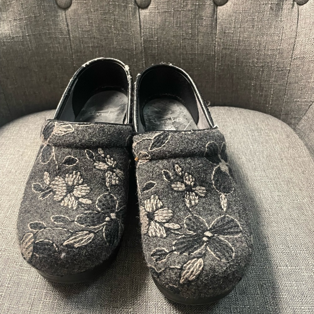 Dansko Black fabric with tan flowers
